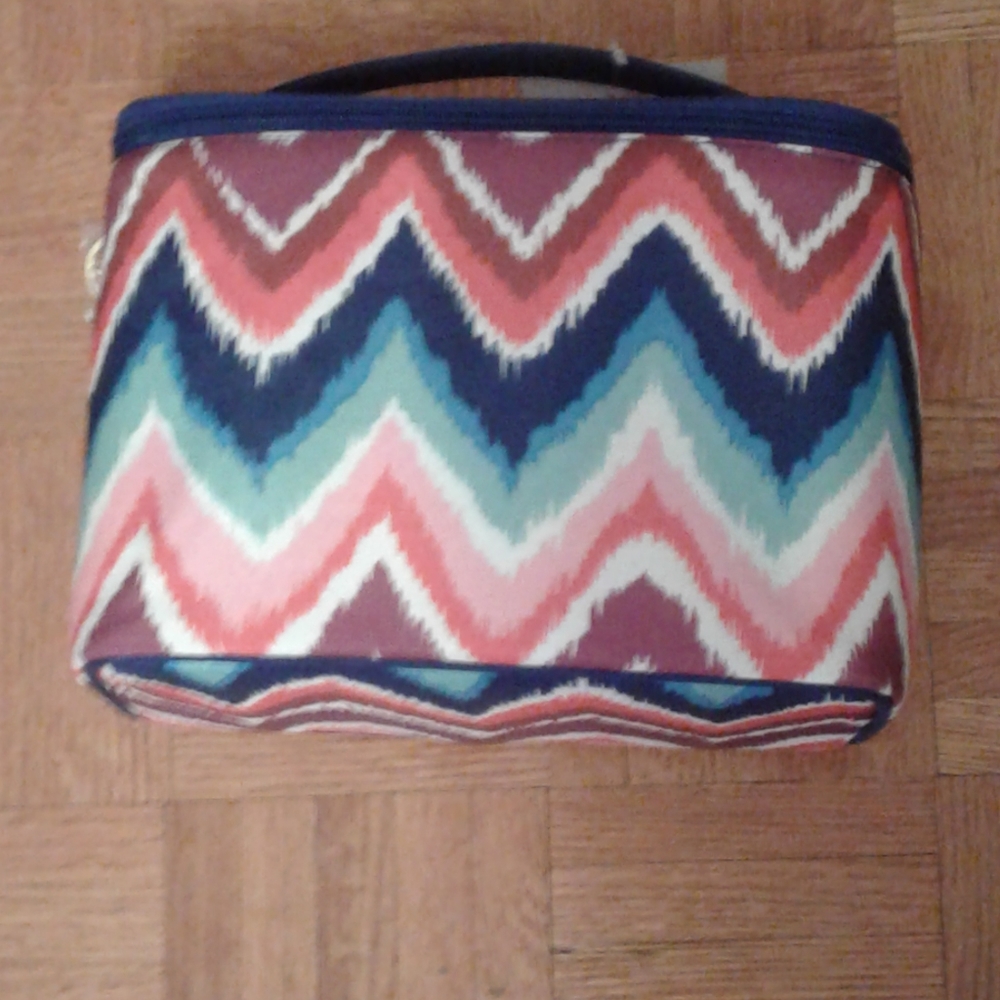 NWT QUO MAKEUP BAG